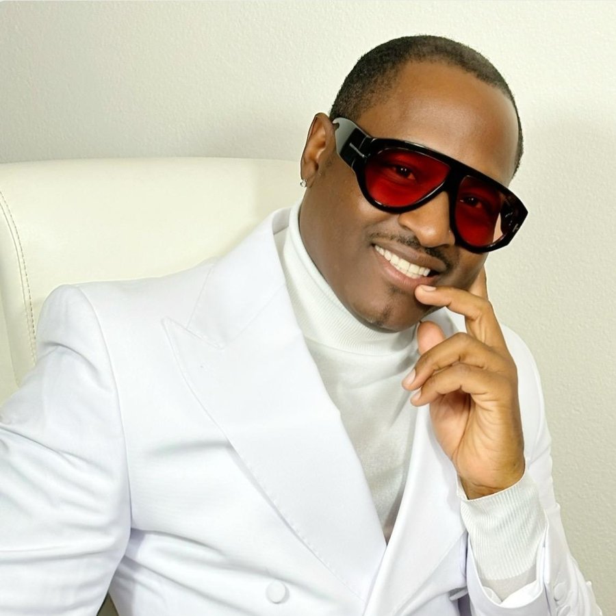 Johnny Gill, featured entertainer